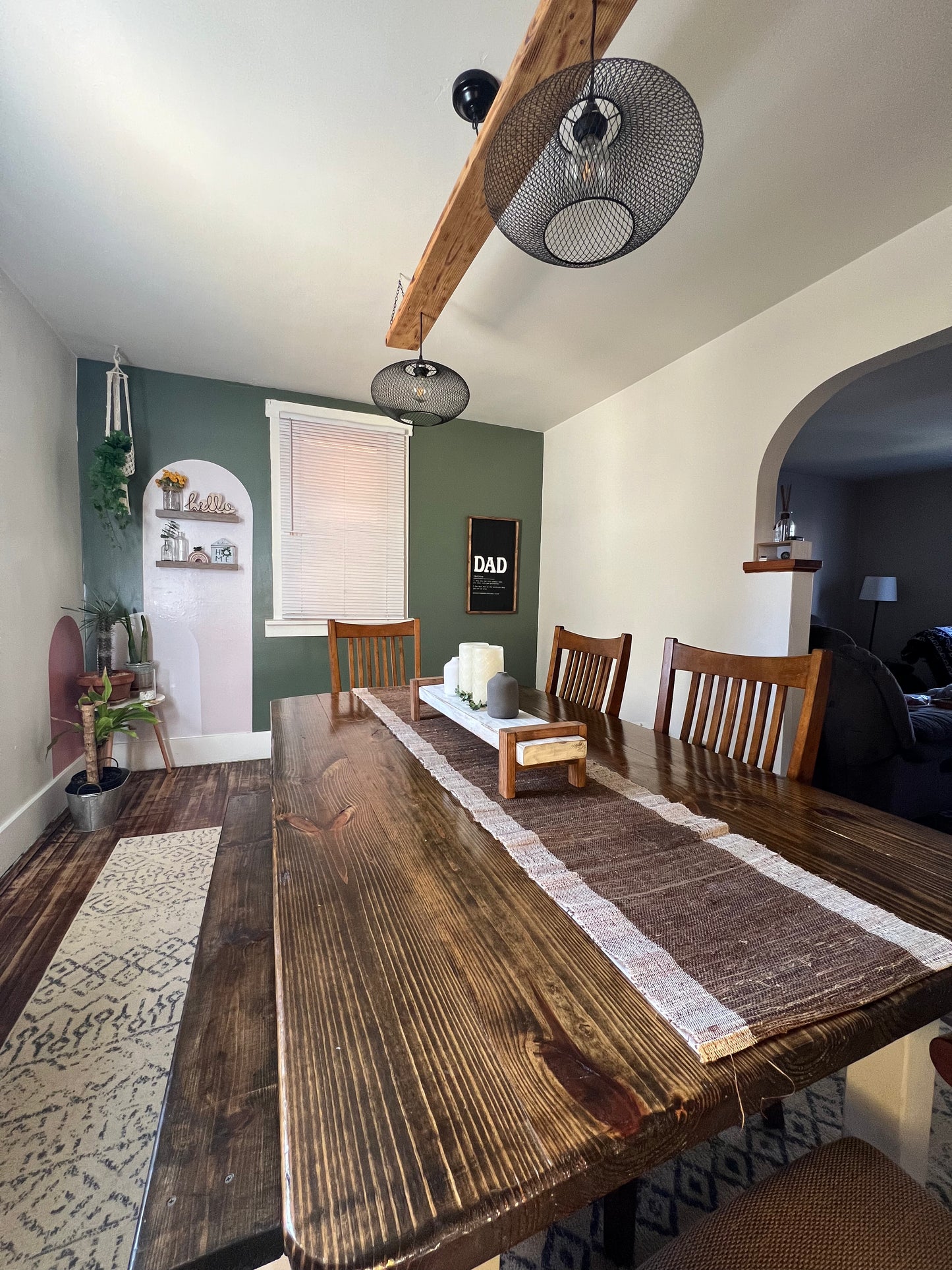 Centerpiece wood decor with legs